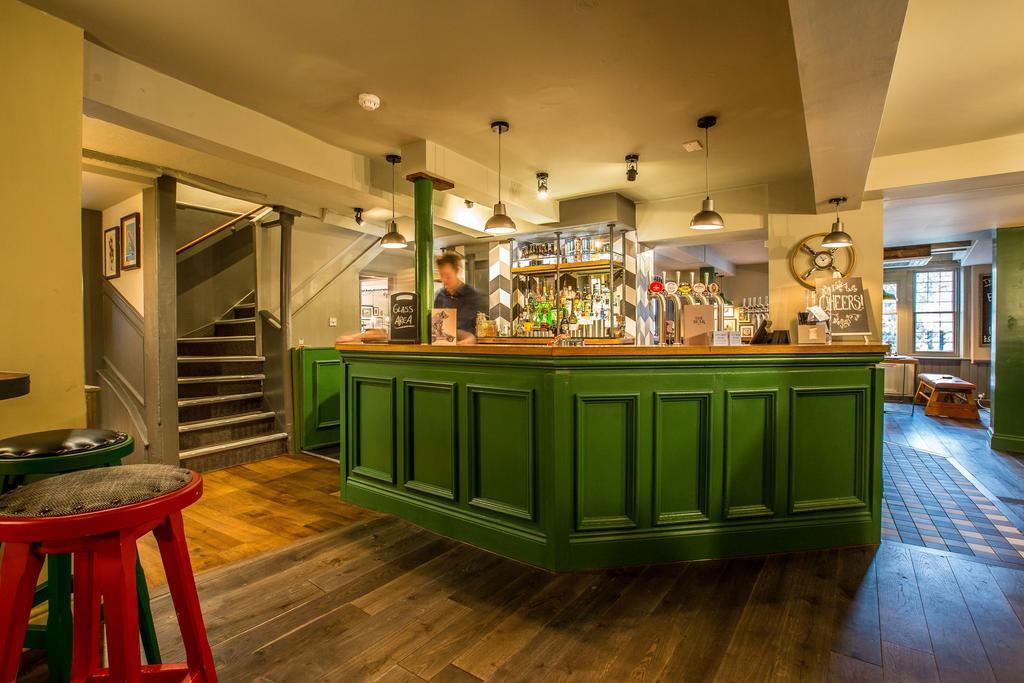 The Bear Esher Exterior foto