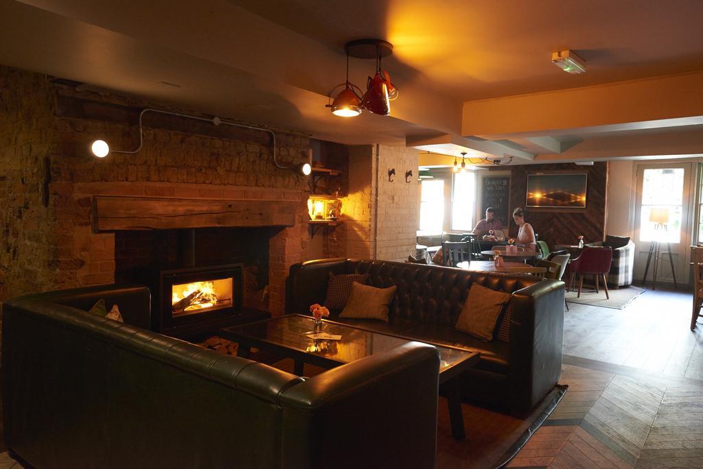 The Bear Esher Exterior foto